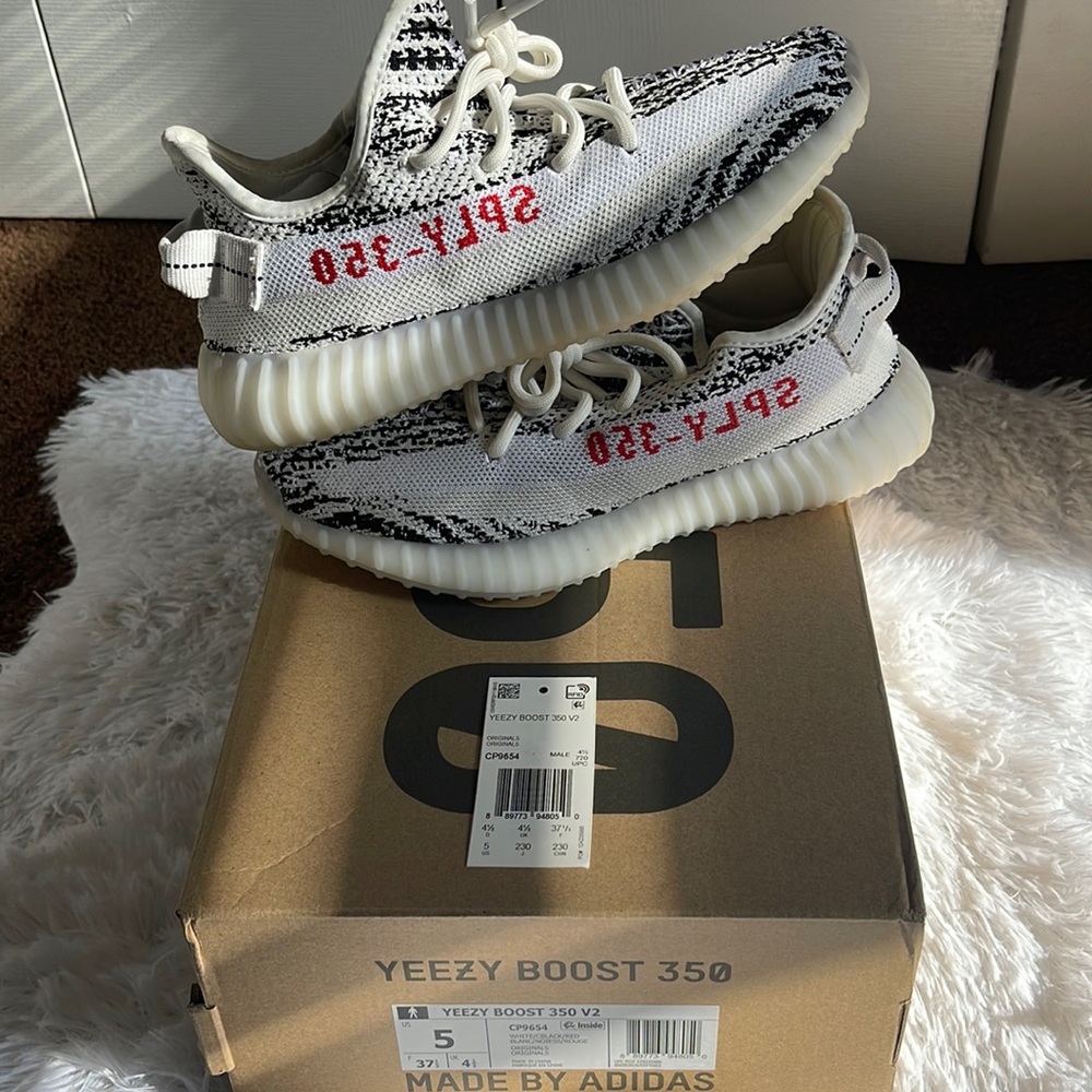 Yeezy 350 v2 size 5 equivalent to a women’s 7